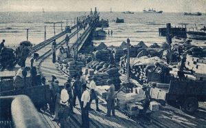 לאחר המרד הערבי הפך נמל תל אביב לנמל שוקק וחשוב, והוא המשיך למלא תפקיד מרכזי עד להקמת נמל אשדוד ב־1965. נמל תל אביב בשנותיו הראשונות