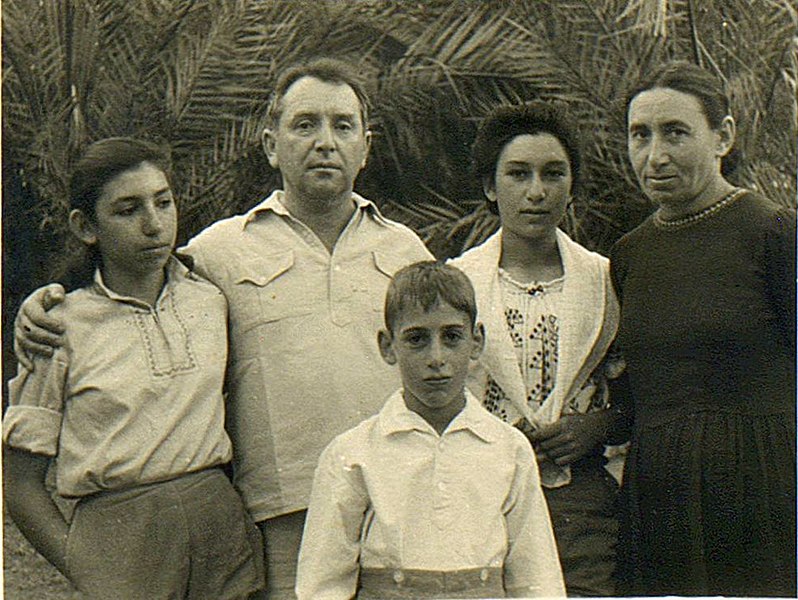Naomi Shemer aged 17, standing between her parents, with her brother and sister