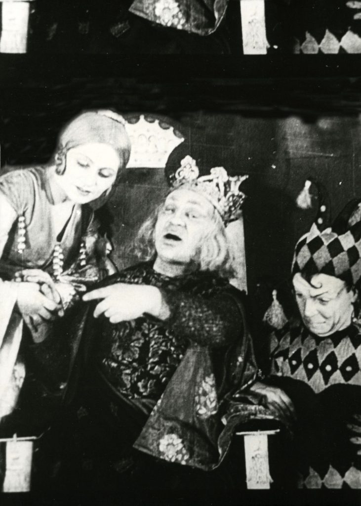 GOSET production of King Lear, directed by Sergey Rodlov, with Solomon Mikhoels in the title role and Benjamin Zuskin as the fool