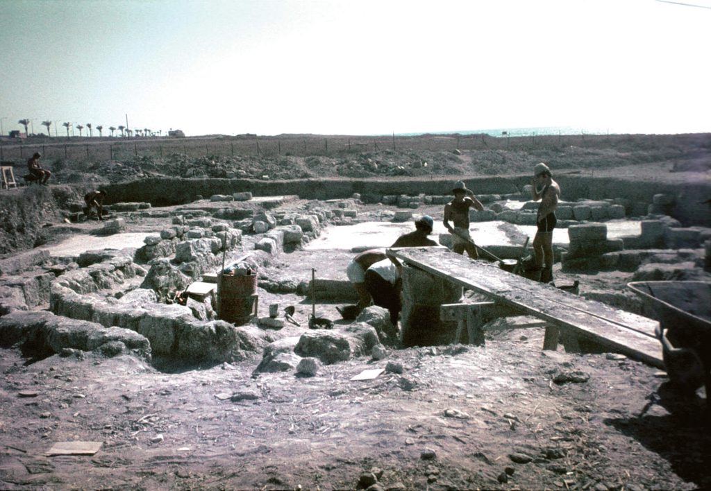 Unearthing Haifa’s Talmudic predecessor. Excavations in Tel Shikmona, 1992