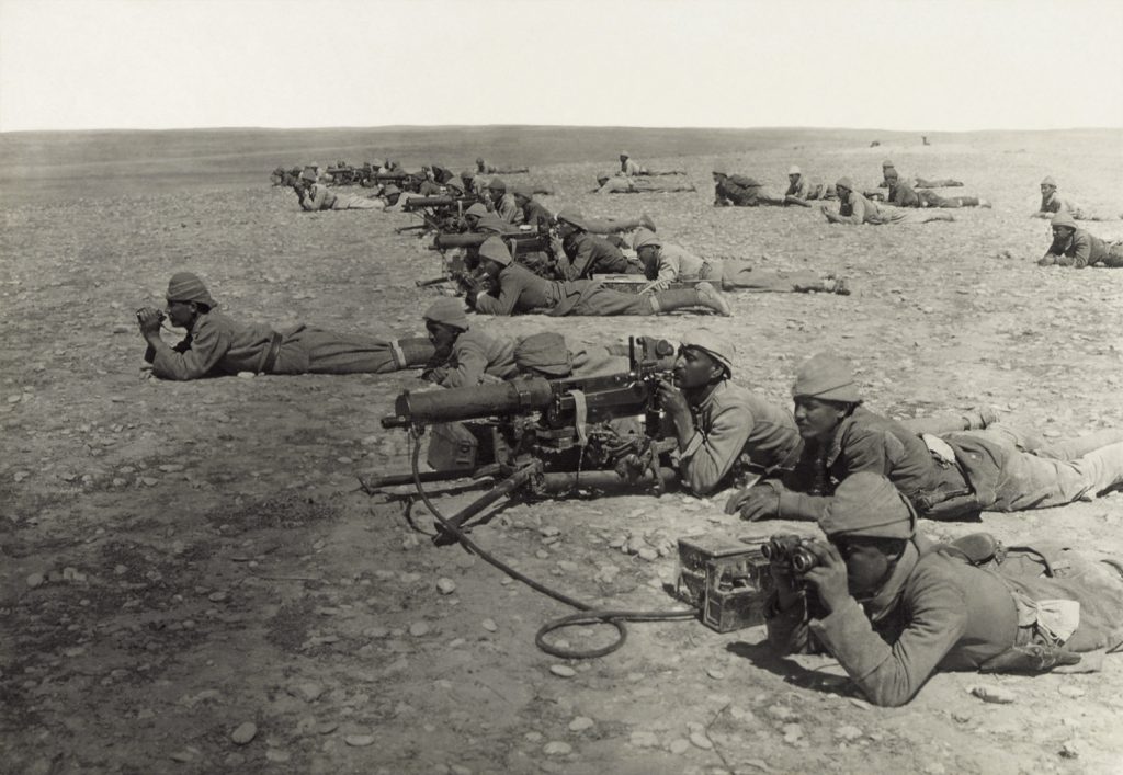 Turkish artillery soldiers in position at Tel Shara, a defensive post in the lines stretched by the Germans and Ottomans between Gaza and Beersheba, 1917