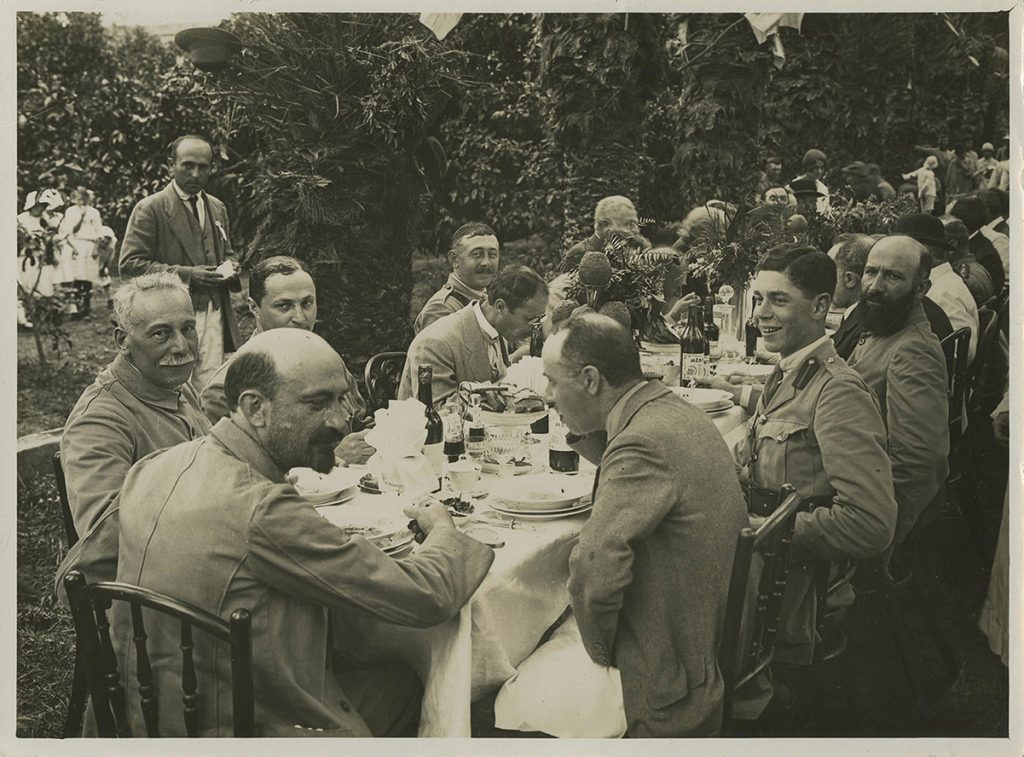 אנשי ועד הצירים בראשות ויצמן, ובהם גם אהרנסון, בעת ביקורם בראשון לציון, 1918