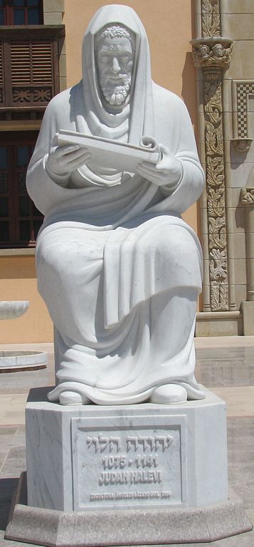 פסלו של ריה"ל בחצר מוזיאון ראלי "זיכרון ספרד" שבקיסריה