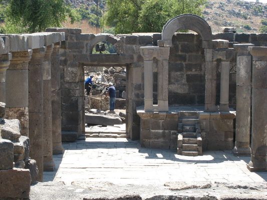בית הכנסת העתיק באום אלקנאטיר