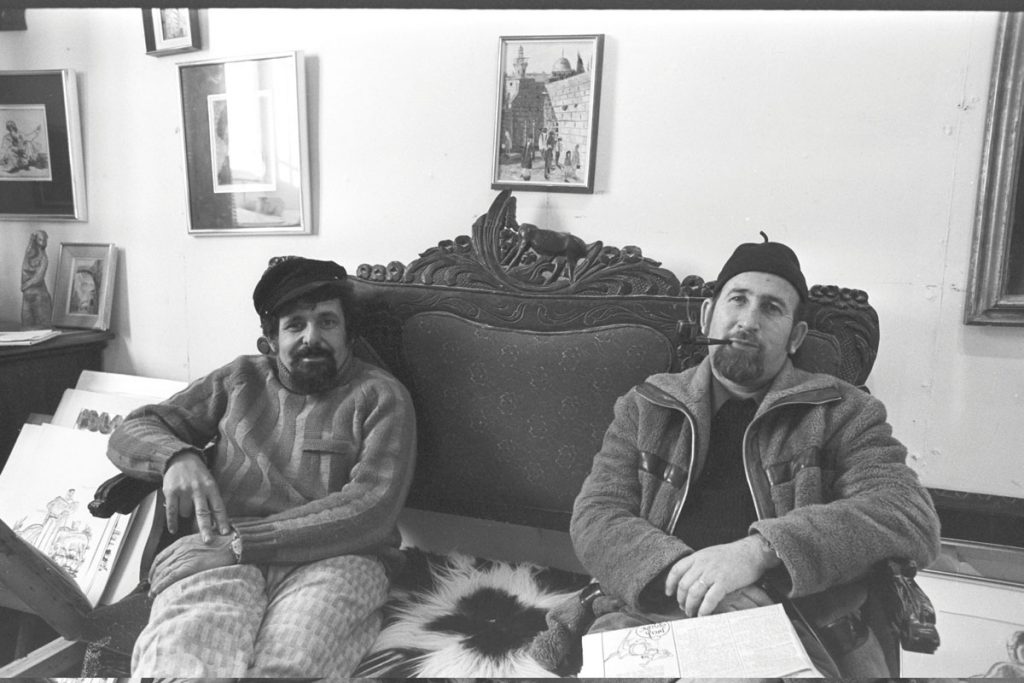 The first pioneers to return to the Jewish Quarter were artists, though Jerusalem mayor Teddy Kollek’s vision of an artists’ colony – like that in Safed’s Old City – failed to materialize. Artist Nahum Arbel (left) with Elida Merioz in the latter’s art gallery in the Jewish Quarter, 1973