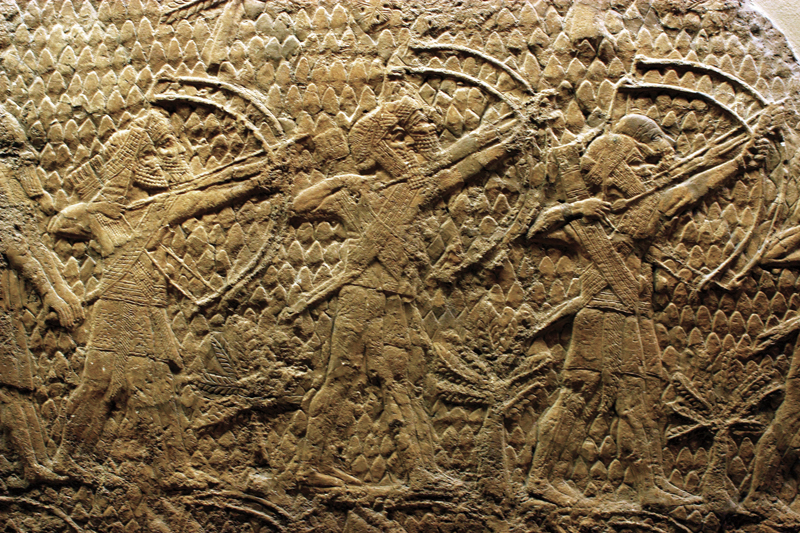 לוחמים אשורים בתבליט מארמונו של סנחריב מלך אשור