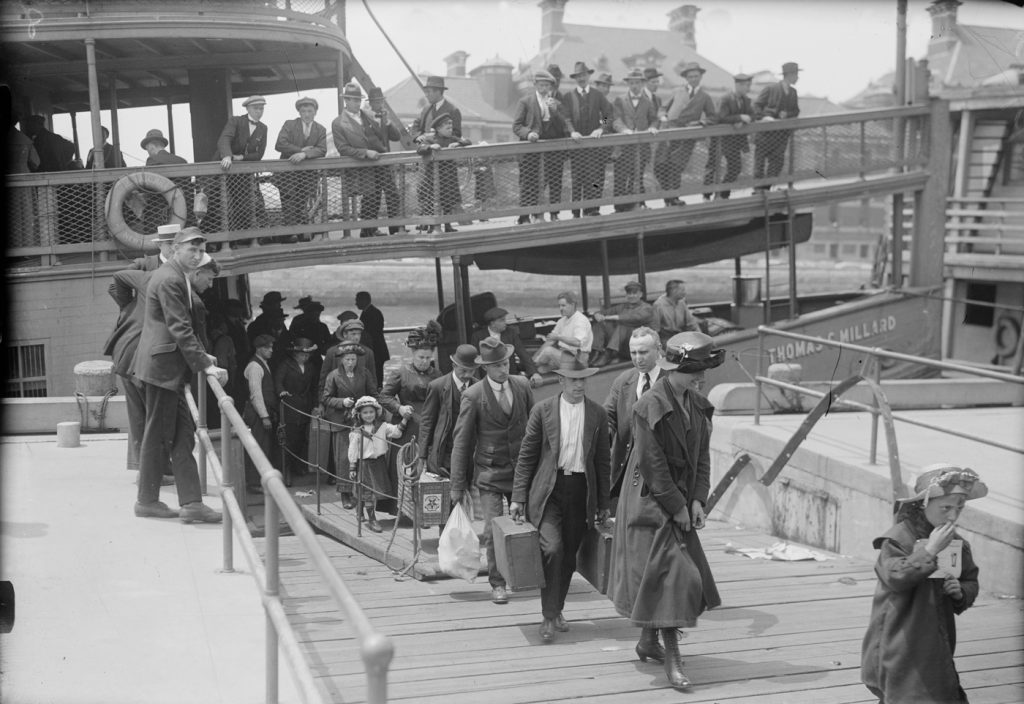Jews arriving in the land of opportunity – as Gershwin’s parents did – aimed to integrate as fully and quickly as possible. Immigrants disembarking at the immigration center on New York’s Ellis Island, circa 1920