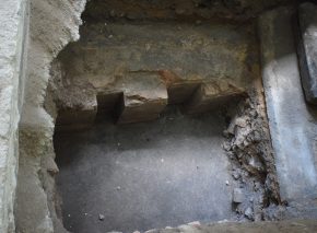 Reader's platform, Vilnius synagogue excavation