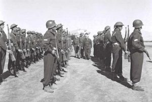 בן גוריון סוקר משמר כבוד, 1949