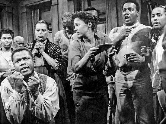 To this day, Gershwin’s heirs allow only black actors to perform Porgy and Bess. Scene from the 1959 movie
