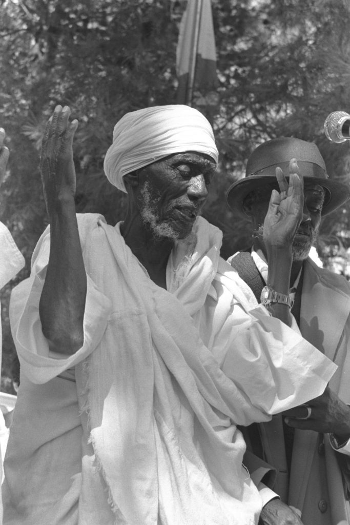 רב הקהילה יוסף חדנה בחגיגות הסיגד על הר ציון, 1983