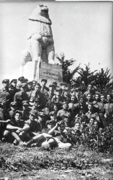 Kahane’s landmarks emphasized Jewish heroism dating back two millennia as opposed to the recent sacrifices of classic Zionist pilgrimage sites. Betar youth movement members beneath the sculpture of the roaring lion commemorating Trumpeldor’s death at Tel Hai, circa 1940