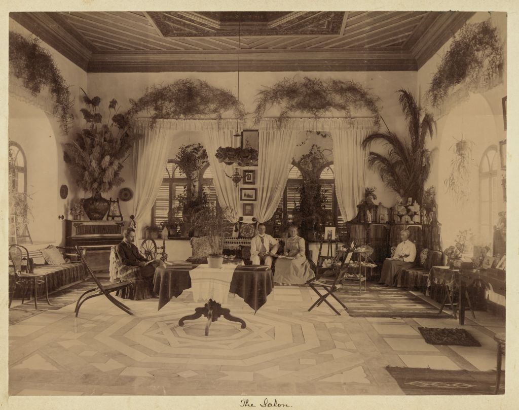 הסלון המפואר בבית שבנה רבאח אל-חוסייני לארבע נשותיו. המבנה הושכר לאנשי המושבה האמריקנית ולבסוף אף נמכר להם