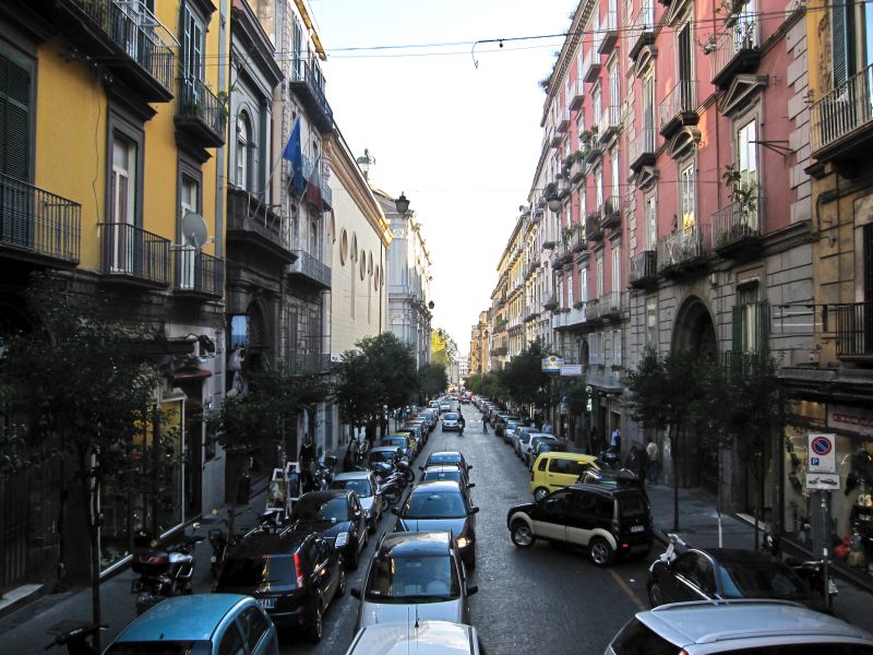 רחוב הקתדרלה בנאפולי היום