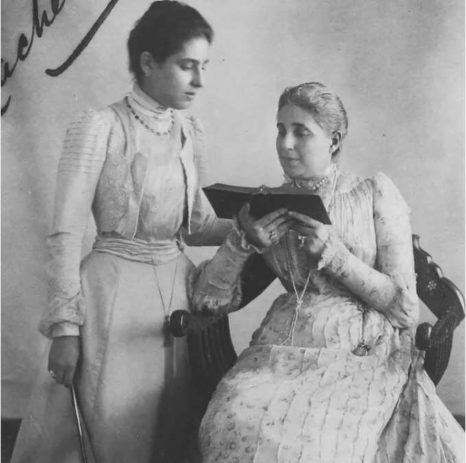 Woman of Worth and Wisdom - Flora Sassoon - סגולה