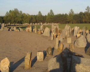 |Camp commandant Franz Stangl and deputy Kurt Franz at the entrance to one of Treblinka’s staff residences – built in Tyrolean style. Stangl had a small zoo built on site