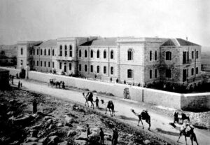 Shaare Zedek Hospital was founded by Dr. Moshe Wallach on behalf of the Amsterdam Clerks' Committee, and was then called the 'Amsterdam Hospital'. De Haan, who immigrated from Holland, was close to Dr. Wallach. He spoke with him after praying at the hospital and was murdered immediately afterwards. The Zionist community objected to the murder.