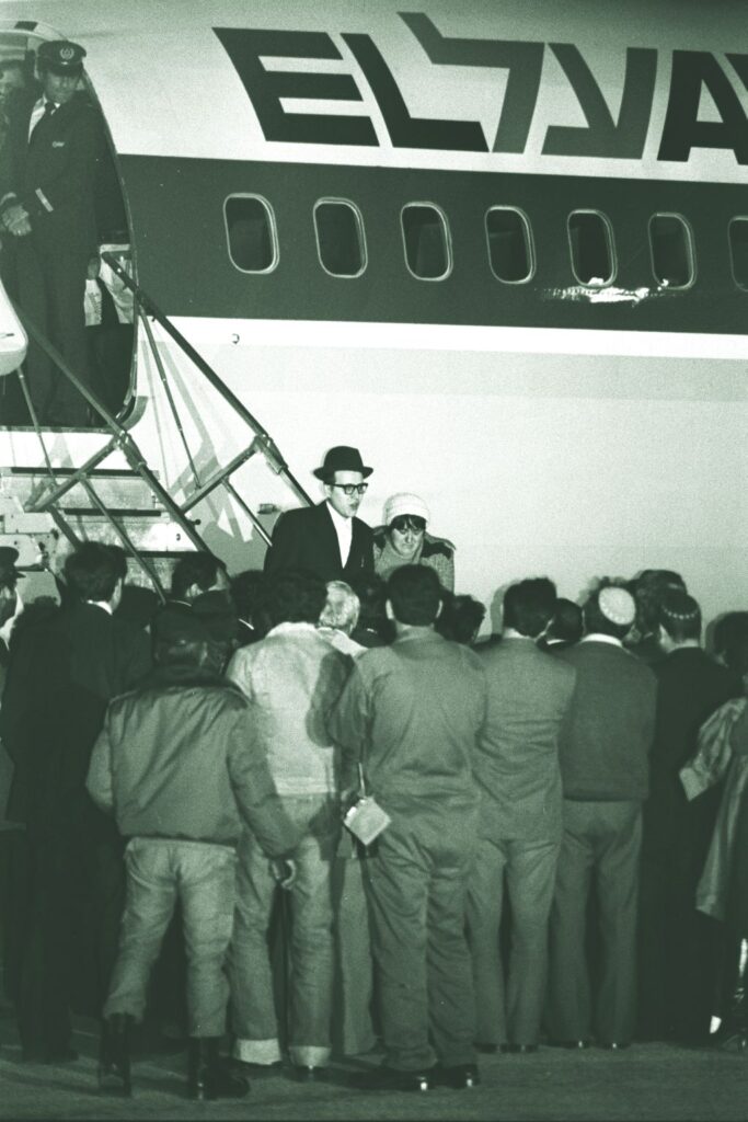 Lipshitz inspired numerous refuseniks, such as Yosef Mendelevitch, shown here arriving in Israel, 1981