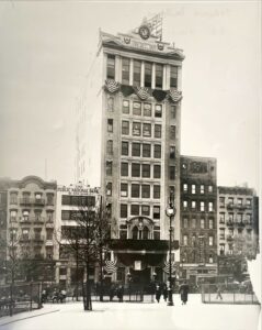 Manhattan’s ostentatious, ten-story Forverts building was editor Cahan’s dream. Completed in 1912, the stonework featured reliefs of famous socialists | Photo: Territorial Photographic Collection, United States, YIVO Archives