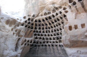 Even if designed for pigeons, why were some openings triangular and others square and larger? Columbarium in Khirbet Midras | Photo: Udi Zehavi, Pikiwiki