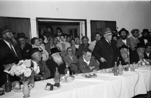 קשר עמוק לחסידות חב“ד. הנשיא זלמן שזר ויו“ר הכנסת קדיש לוז בביקור בכפר חב“ד, 1963 | צילום: מיכאל (מרצ‘ל) אלמגור