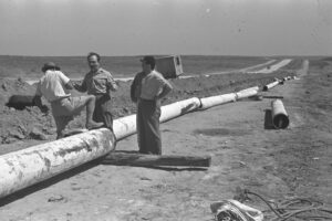Nir Ltd. built a pipeline to the Negev with water pipes used to extinguish the blazes during the Blitz in London. As head of the Jewish Agency’s settlement department, Eshkol inspects progress on the pipeline, summer 1949 | Photo: Israel Government Press Office